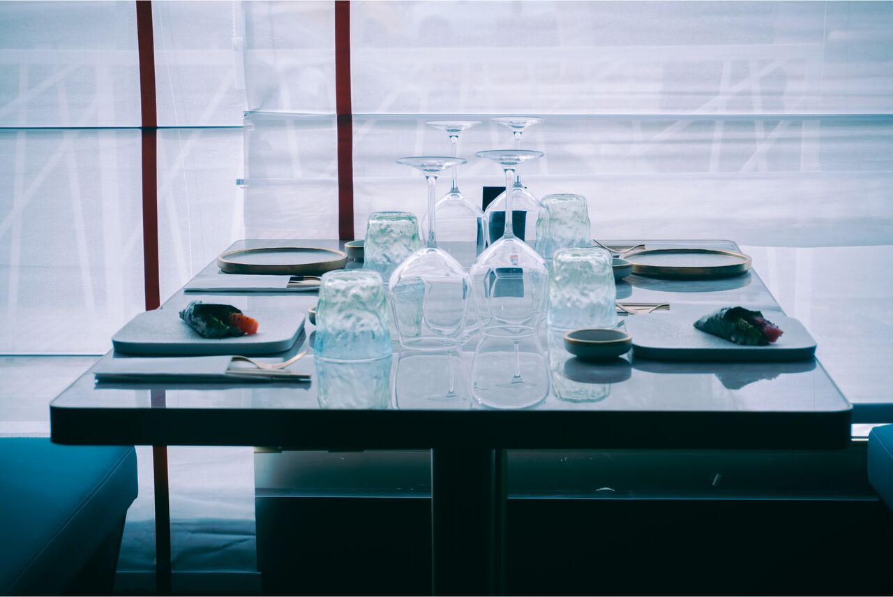 Plato servido con presentación elegante