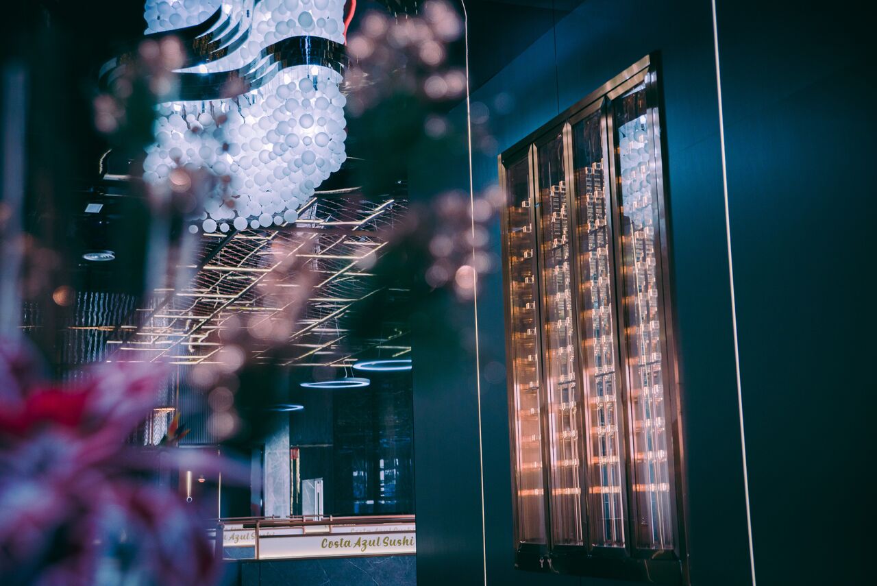 Ambiente interior del restaurante Costa Azul